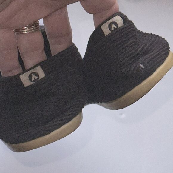 Airwalk Black Corduroy Casual Flat Slip-Ons - Size 7 - Picture 3 of 7